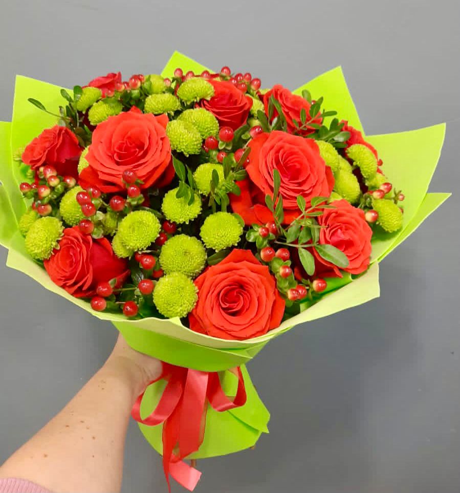 Букет цветов из: Хризантемы и Розы в Таежный