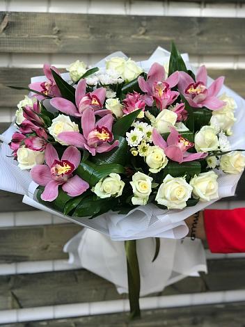 Букет цветов из: Розы и Хризантемы в Таежный