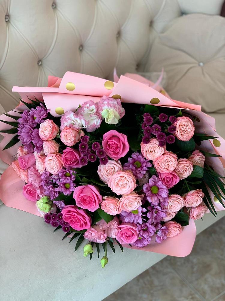 Букет цветов из: Хризантемы, Розы и Лизиантусы в Таежный