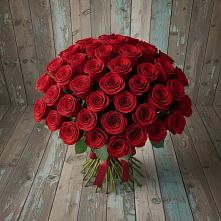 Букет 55 Красных роз Фридом #REPLACE_PRED# Таежный