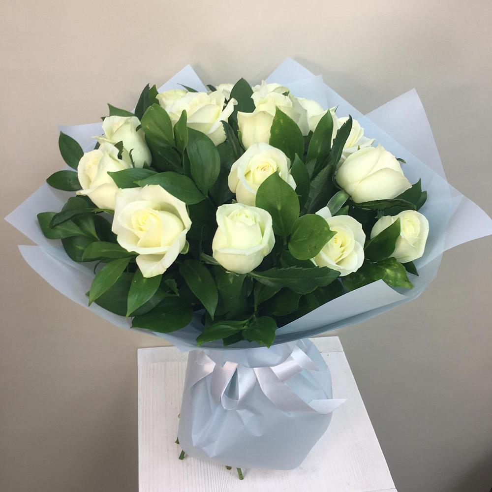 Букет 15 Белых роз Проуд в Таежный