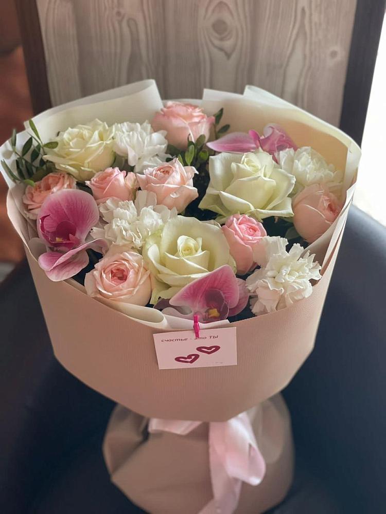 Букет цветов из: Орхидеи, Розы и Гвоздики в Таежный