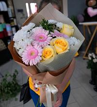 Букет цветов из:  Герберы, Розы и Хризантемы в Таежный