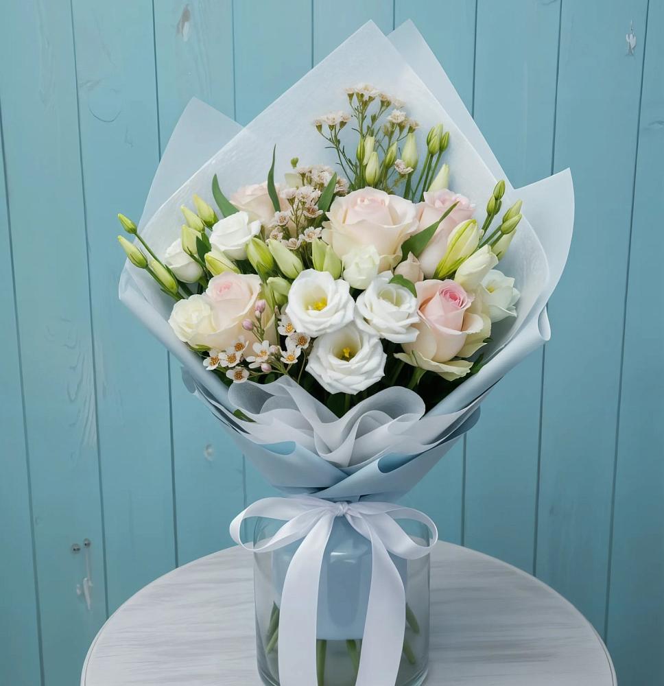 Букет цветов из: Розы и Лизиантусы в Таежный