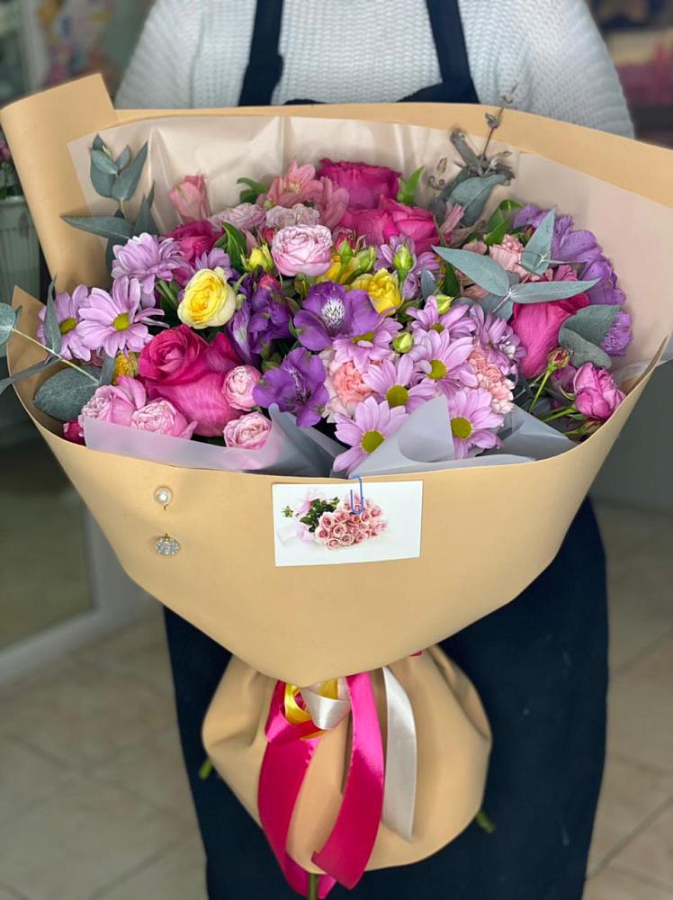 Букет цветов из: Хризантемы, Гвоздики и Альстромерии в Таежный