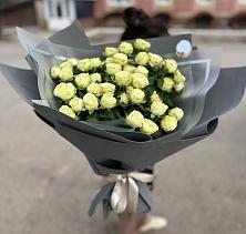 Букет Белые кустовые розы Солинеро в Таежный