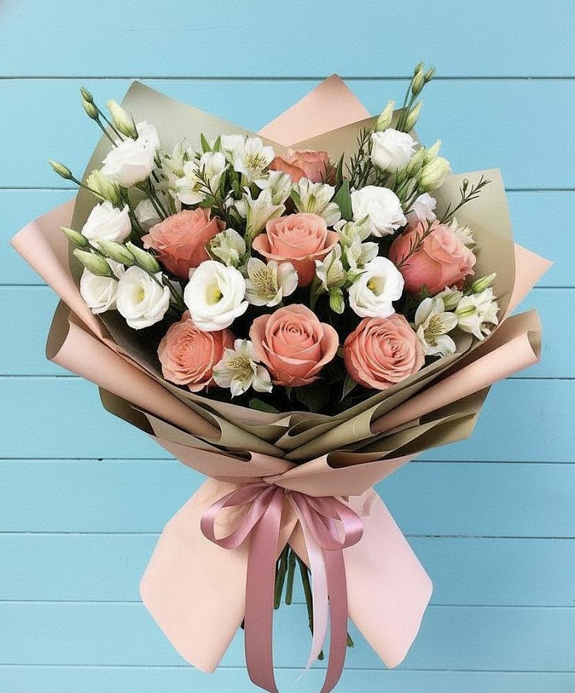 Букет цветов из: Розы, Альстромерии и Лизиантусы в Таежный