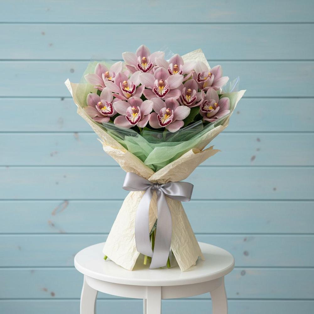 Букет цветов из: Орхидеи и Розы в Таежный