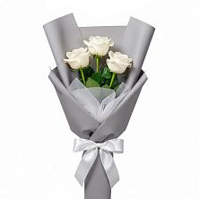 Букет 3 белые розы в Таежный