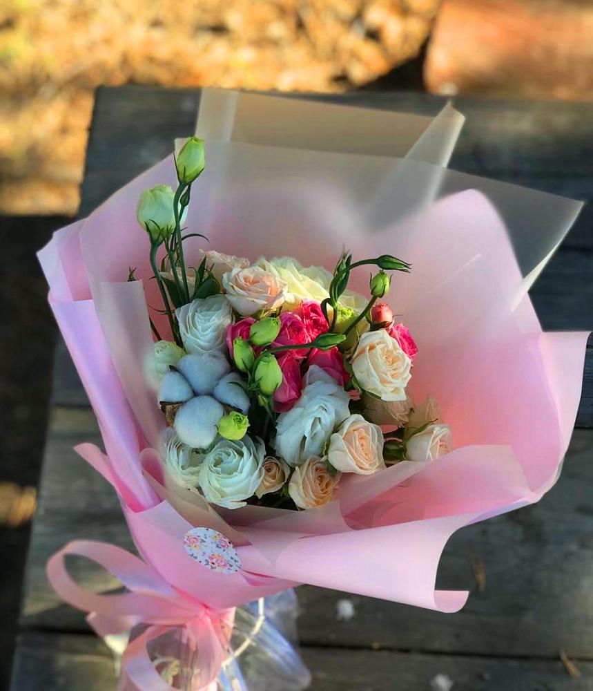 Букет цветов из: Розы и Лизиантусы в Таежный