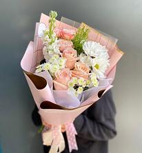 Букет цветов из:  Хризантемы и Розы в Таежный