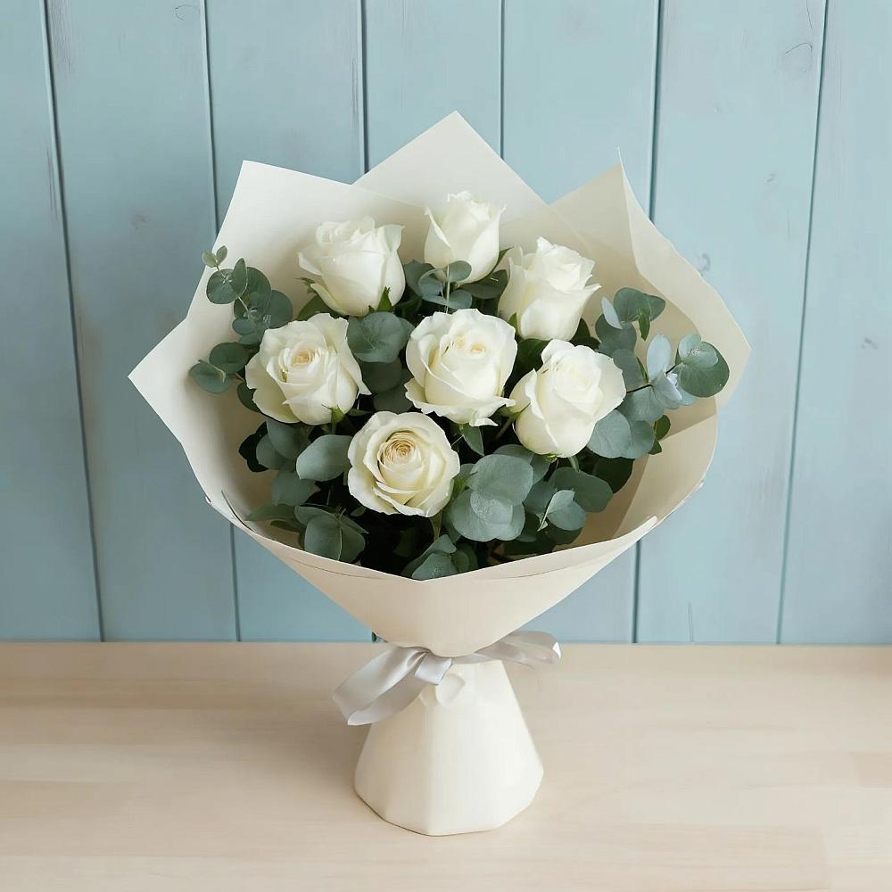Букет Белые розы в Эвкалипте в Таежный