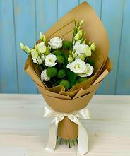 Букет цветов из:  Хризантемы и Лизиантусы в Таежный