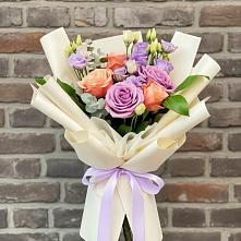 Букет цветов из:  Лизиантусы и Розы #REPLACE_PRED# Таежный