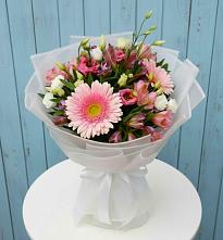 Букет цветов из:  Герберы, Альстромерии и Лизиантусы #REPLACE_PRED# Таежный