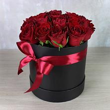 Цветочная композиция из Розы в шляпной коробке в Таежный