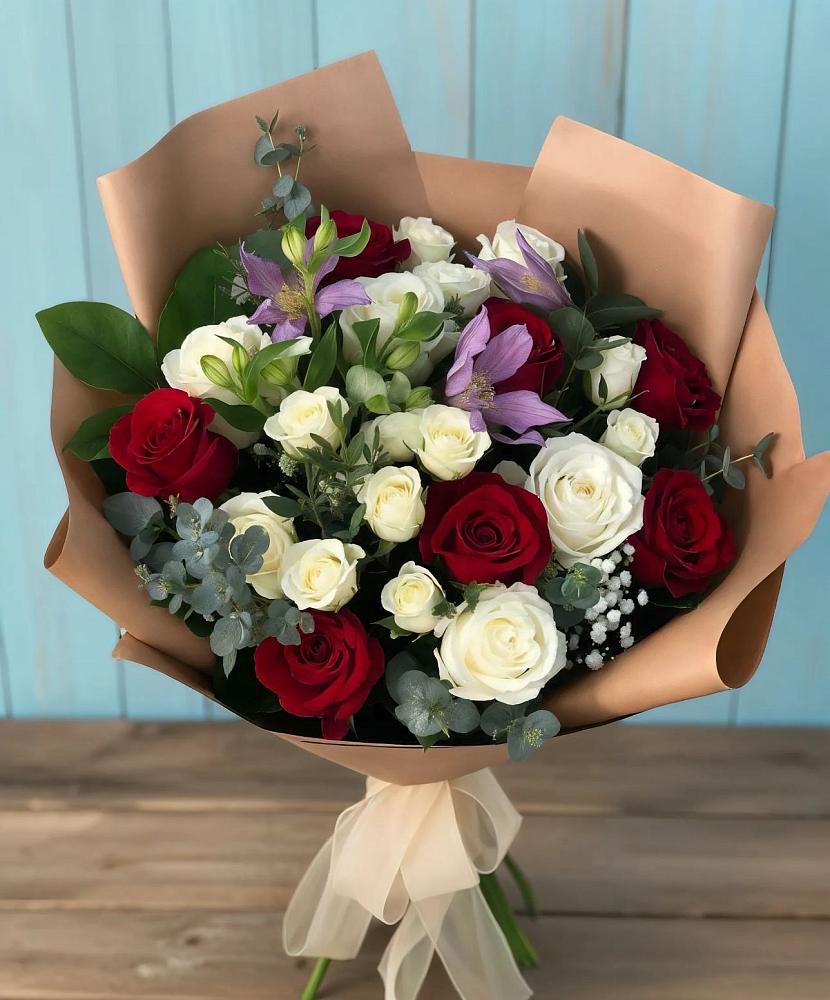 Букет цветов из: Розы и Альстромерии в Таежный