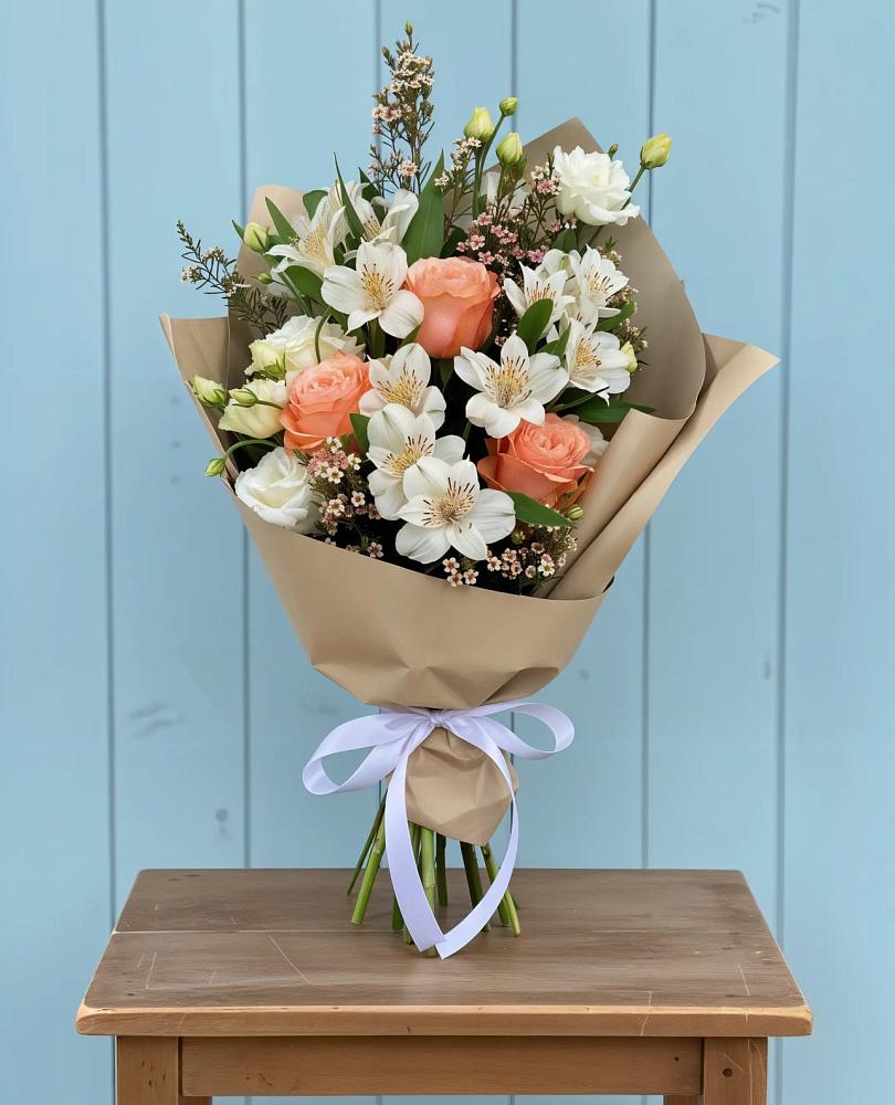 Букет цветов из: Альстромерии, Лизиантусы, Розы и Хризантемы в Таежный