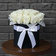 Цветочная композиция из Розы в шляпной коробке в Таежный