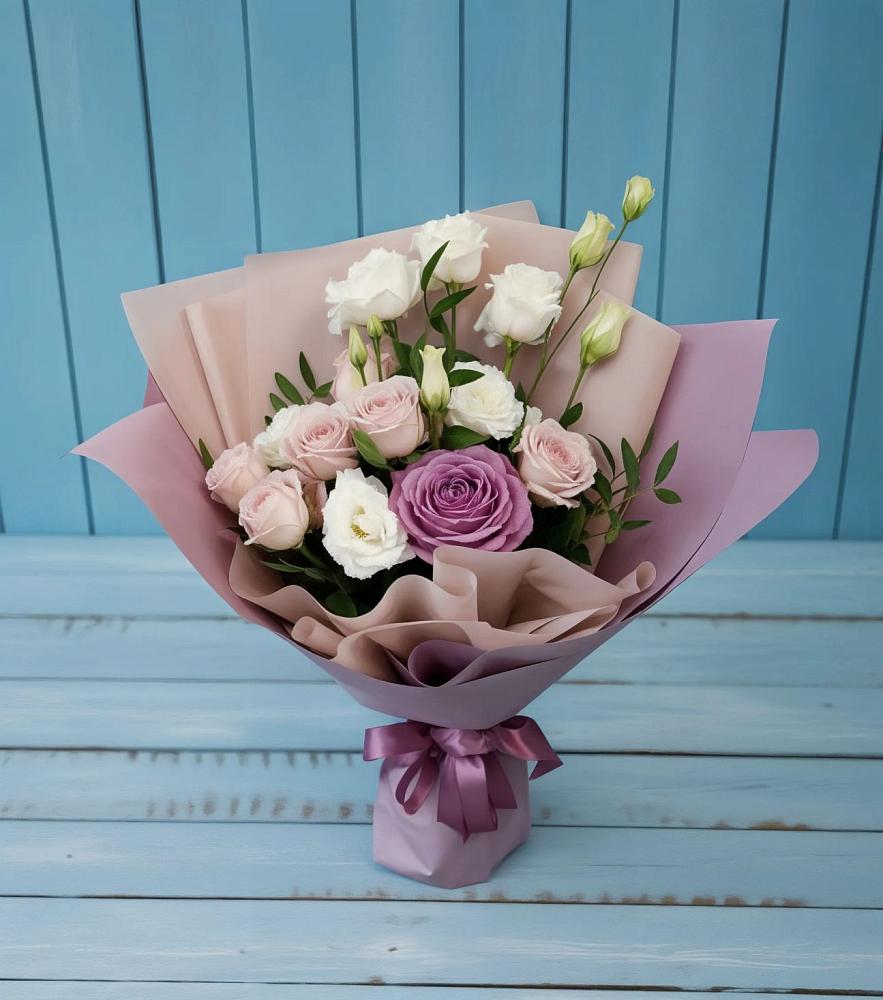 Букет цветов из: Розы и Лизиантусы в Таежный